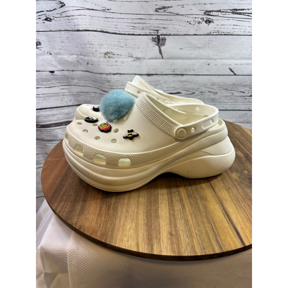 Women's Crocs White Platform Mules & Clogs with Charms US 8 - Picture 2 of 9